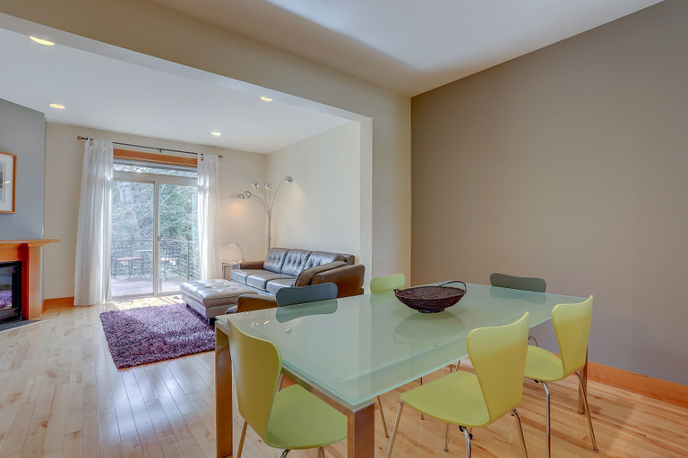 Dining, Spacious B2 Townhome with Fireplace and BBQ on the Deck by RedAwning, Hood River