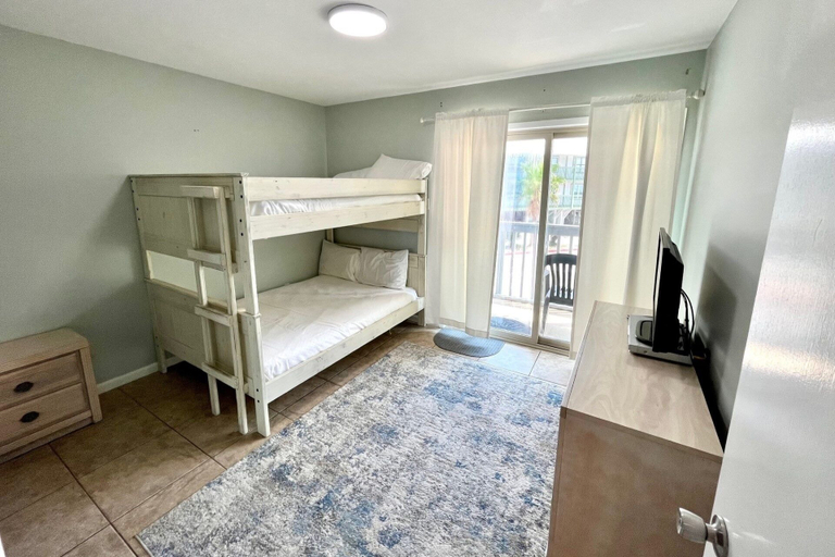 Room 5, Ocean Reef 601 2 Bedroom Condo by RedAwning, Baldwin