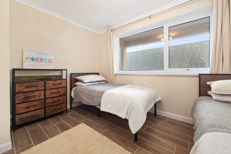 Bedroom 2, Monkstone Court - Close to Village and Beach, Pembrokeshire