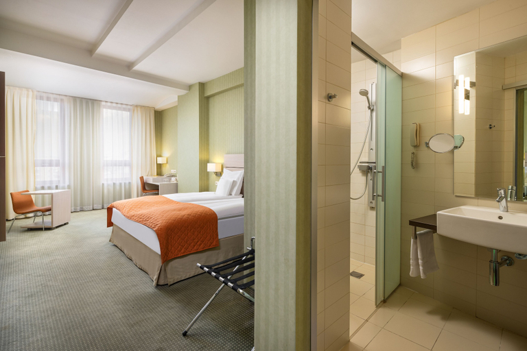 Bedroom 3, Courtyard by Marriott Downtown Sibiu, Sibiu