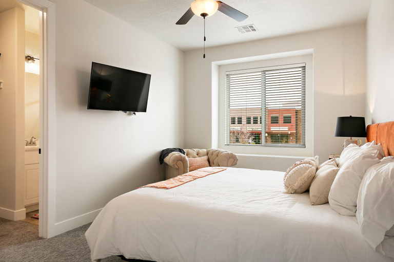 Bedroom 3, Coral Cactus Retreat by RedAwning, Washington
