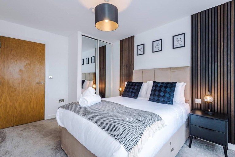 Bedroom 2, Manchester Short Stay Last Minute Discounts, Manchester