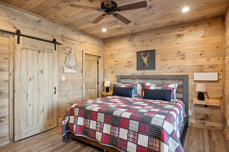 Bedroom 2, Treehouse Lodge 5 Bedroom Cabin by RedAwning, Sevier