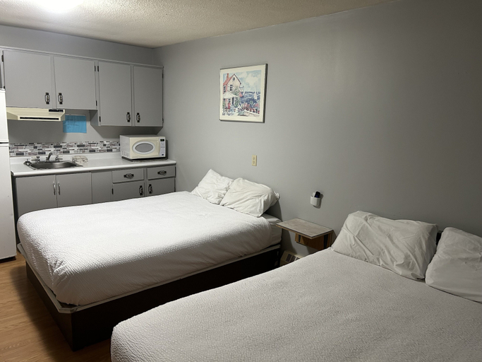 Bedroom 2, Kings Court Motel, Division No. 12