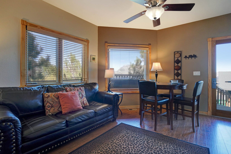 Living room, Mount Meeker 26b 1 Bedroom Condo by RedAwning, Larimer