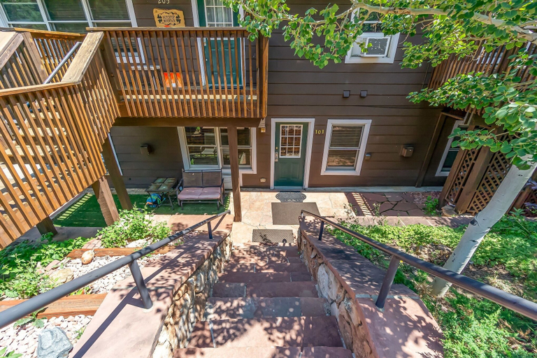 Exterior 4, Hallett Peak 101 2 Bedroom Condo by RedAwning, Larimer