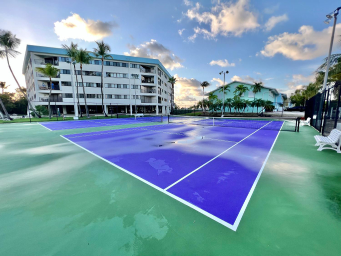 Sport & Beauty 2, VOTED KEY LARGO'S #1 DESTINATION, Pool, Marina, Kayaks, Tennis, Pickle Ball, Monroe