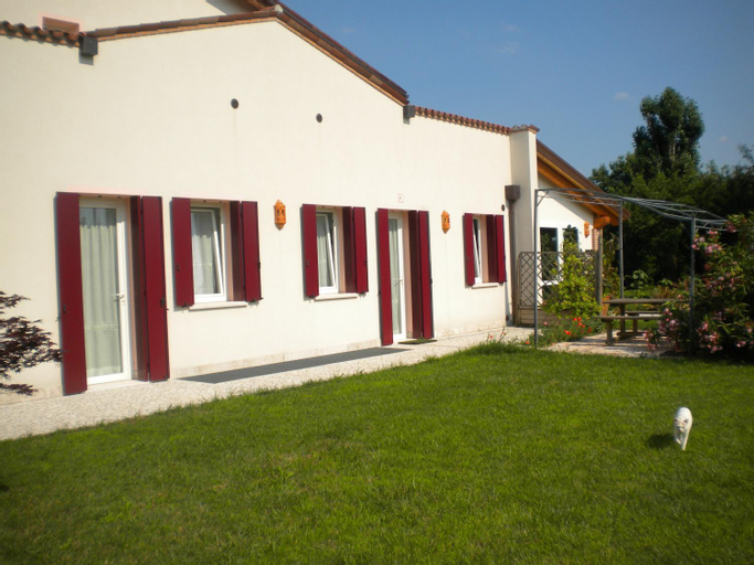 Exterior 10