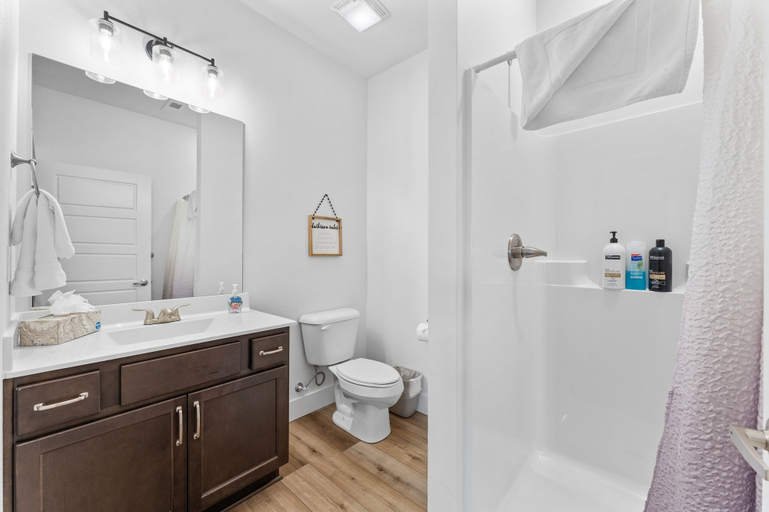 Bathroom 3, Summer Breeze 9 Bedroom Home by RedAwning, Taney