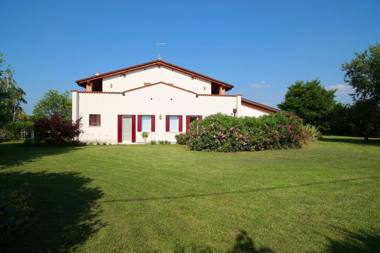 Exterior 11