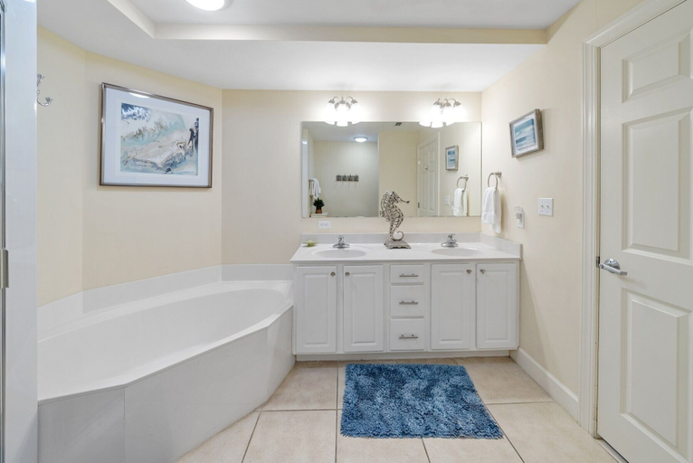 Bathroom 4, Sea-horsey 3 Bedroom Condo by RedAwning, Bay