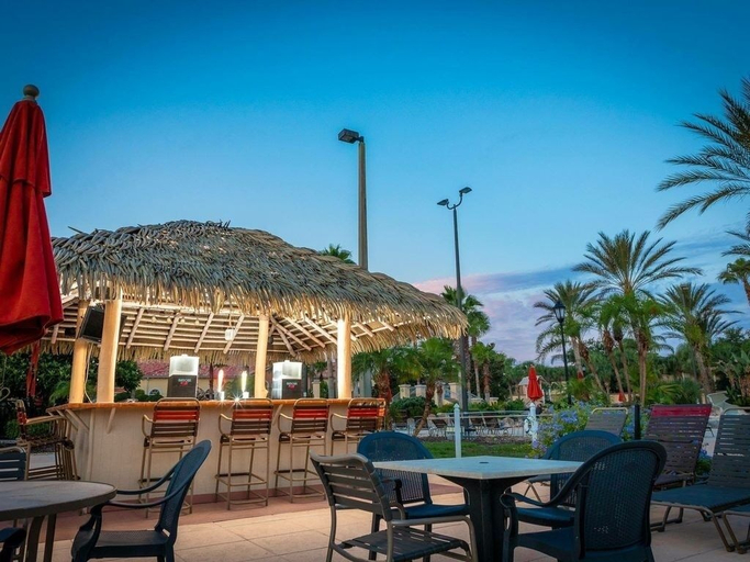 Food & Drinks 5, Regal Getaway 4 Bedroom Townhouse by RedAwning, Polk