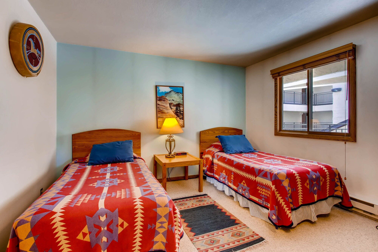 Room 3, Large 2 Br With Open Floorplan 2 Bedroom Condo - No Cleaning Fee! by RedAwning, Gunnison