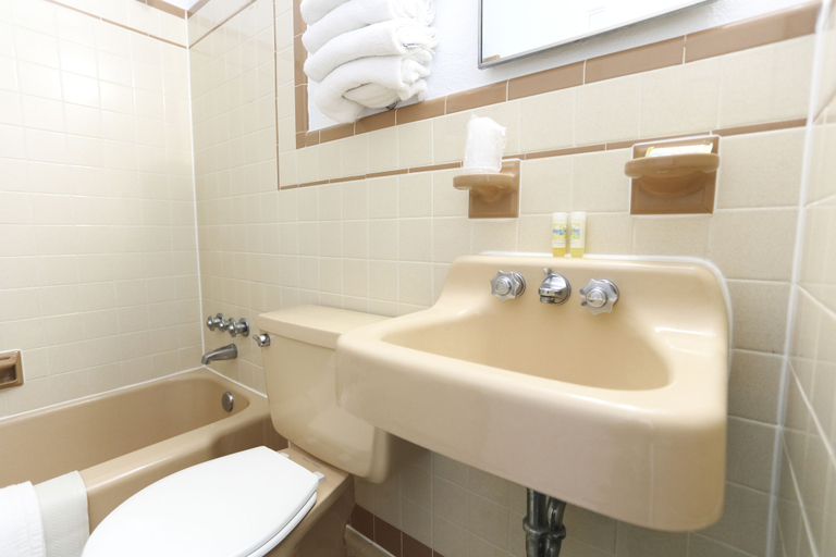 Bathroom 4, Stardust Motel, Cape May