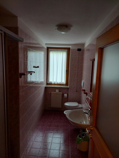 Bathroom 5, Albergo Scoiattolo, Trento