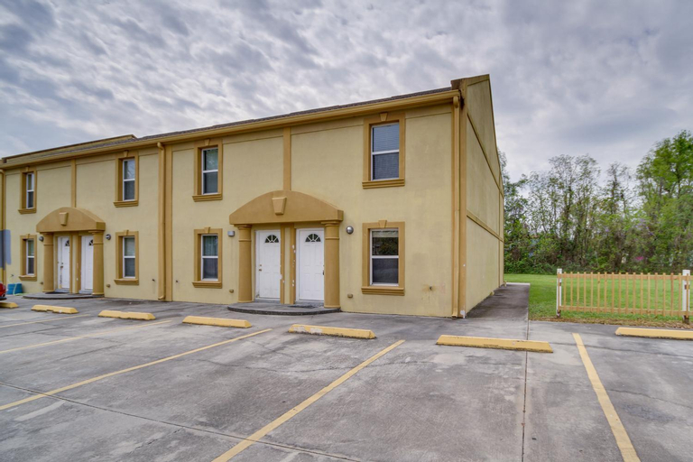 Gulfport Condo with Private Balcony - Walk to Beach!, Harrison