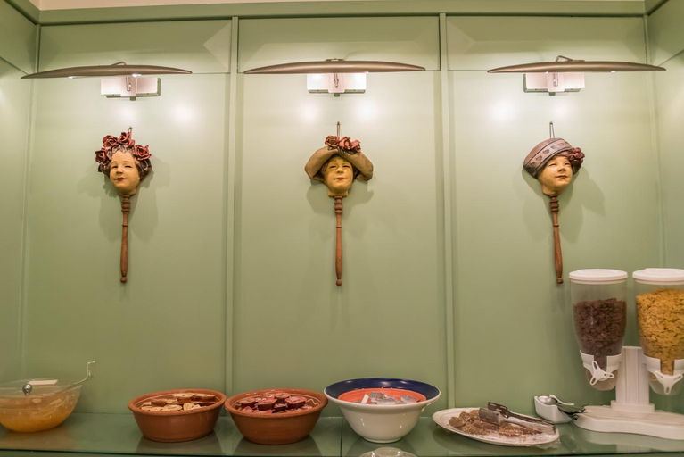 Food & Drinks 5, City Hotel Apollonion, Central Greece