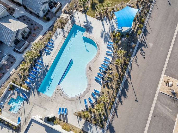 Pool 5, Birds Eye View 4 Bedroom Apts by RedAwning, Washington