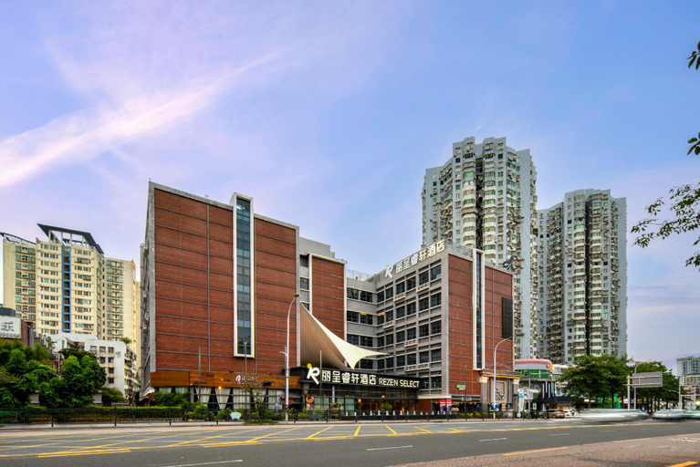 Exterior & Views