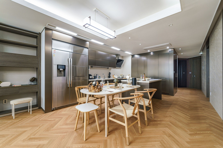 Dining Room 19