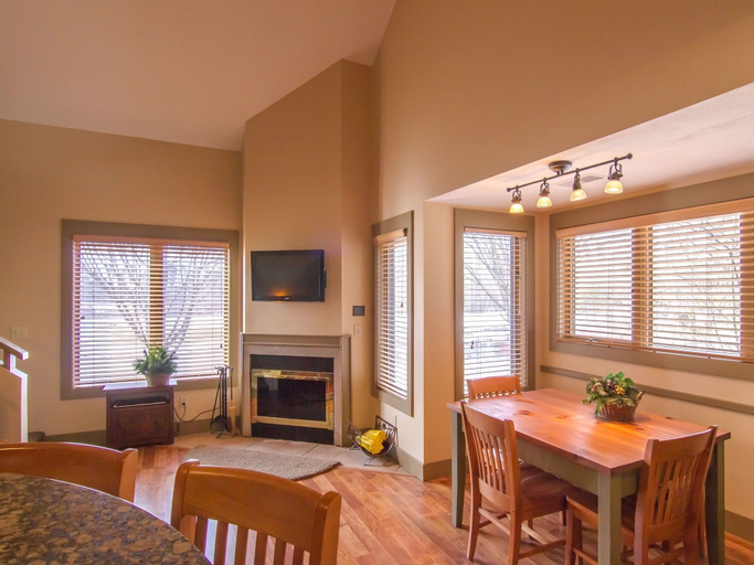 Spacious 2 Bed At Crystal Mountain Resort 2 Bedroom Condo by RedAwning, Benzie
