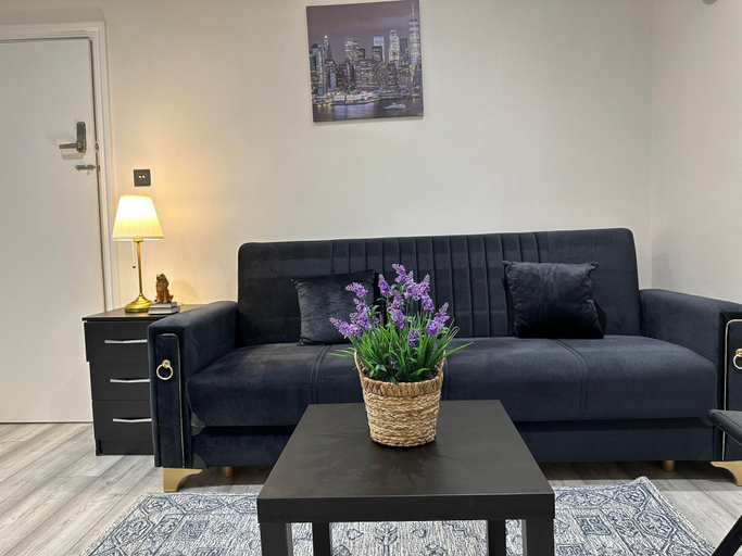 Others 4, Studio Flat in London, London