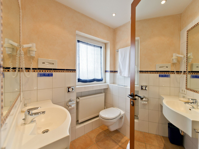 Bathroom 4, Panorama Hotel, Hochtaunuskreis