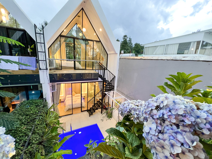Exterior & Views 2, Villa Amethyst S-09A Lembang 3 Bedrooms With Private Pool and Karaoke Set, Bandung