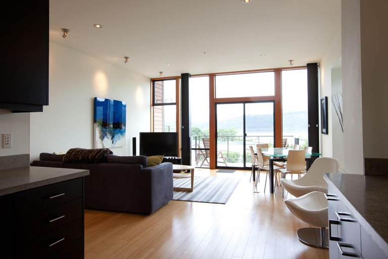 Living area 3, Bridge View Loft 3 Bedroom Condo by RedAwning, Hood River