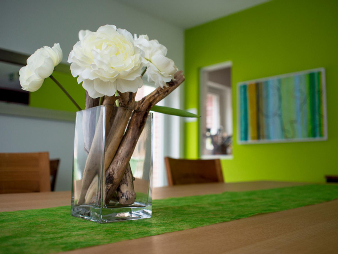 Others 4, B&B Perron13, Lac