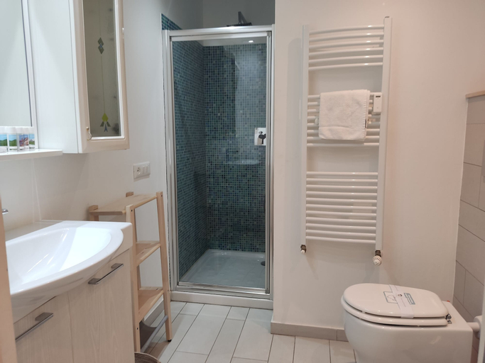 Bathroom 28