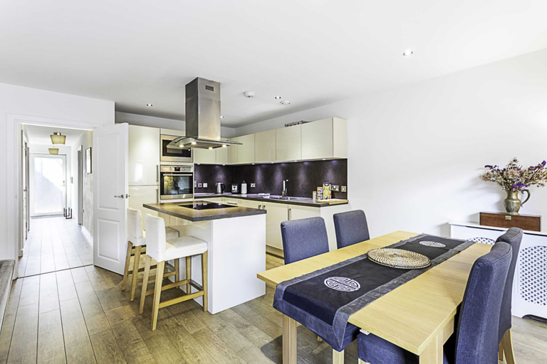 Others 4, Beautiful Open Plan Garden Flat, London