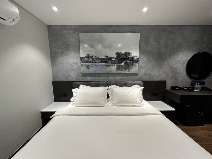 Bedroom 25