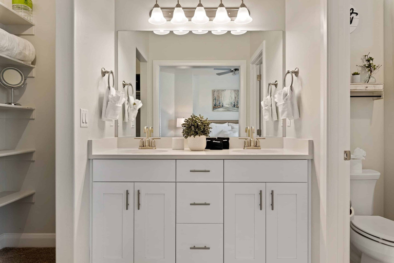 Bathroom 4, The Sunnyside Haven by RedAwning, Washington