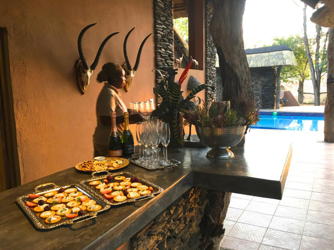 Food & Drinks