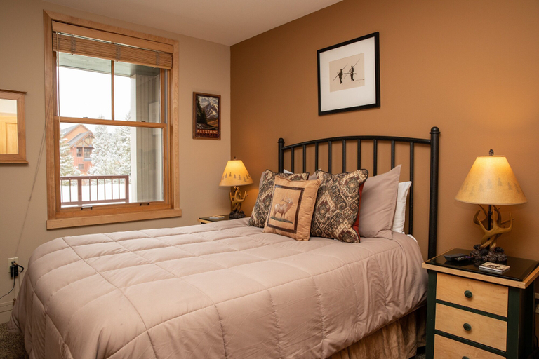 Room 2, 8282 Silver Mill 1 Bedroom Condo by RedAwning, Summit
