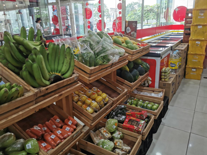 Food & Drinks, Lot's Pad nr BGC, Taguig