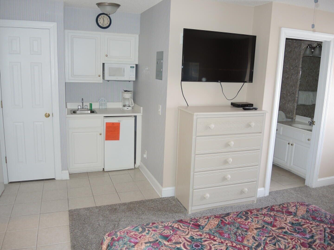 Room 2, Pool View Unit 1509 at Brunswick Plantation feature 27 hole Golf Course Onsite by RedAwning, Brunswick