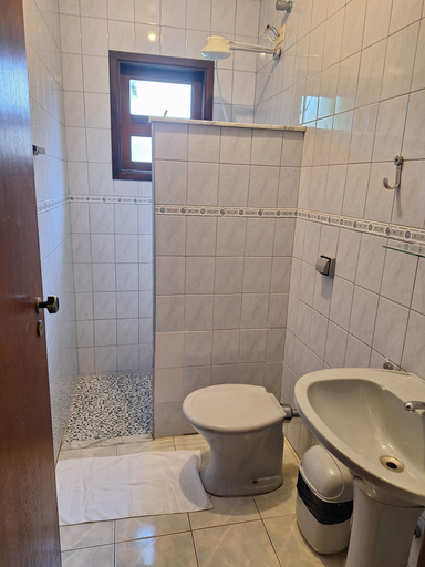 Bathroom 3, Jardim dos Sonhos, Ubatuba