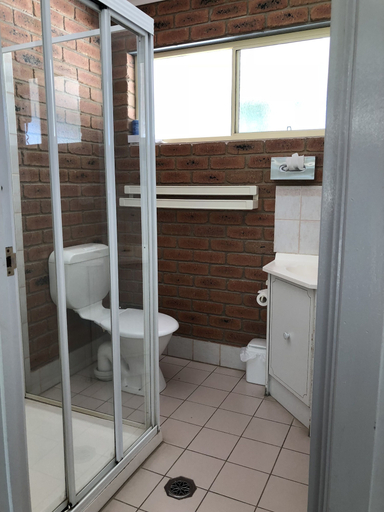 Bathroom, Bullanginya Lodge, Berrigan