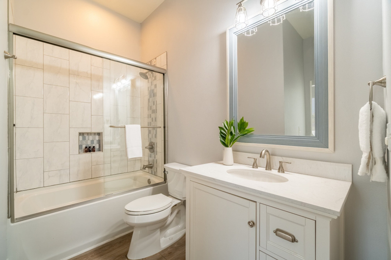 Bathroom 3, Tidepool by Avantstay 2min Walk to Miramar Beach!, Walton