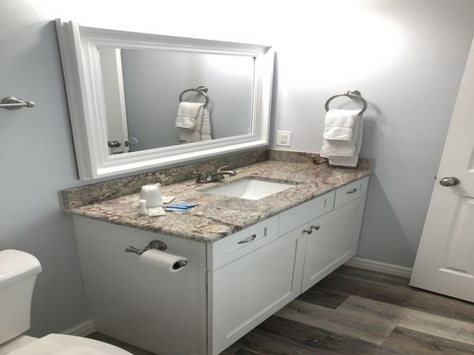 Bathroom 3, Beachgate CondoSuites and Oceanfront Resort, Nueces