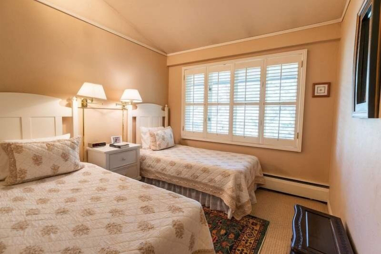 Room 2, Vail Trails Chalets Convenient Suite Located Short Walk to Gondola by RedAwning, Eagle