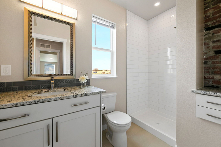 Bathroom, Bright and Stylish Home Great Central Location!, Larimer