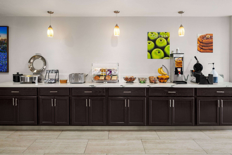Food & Drinks 5, La Quinta Inn by Wyndham Victoria, Victoria