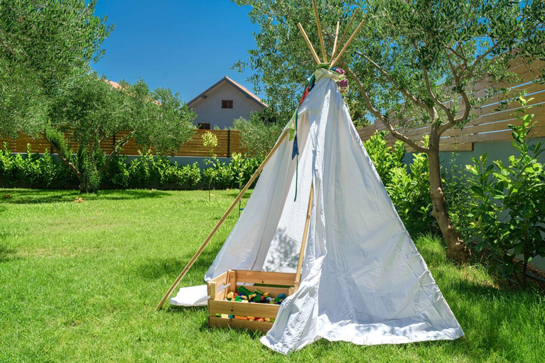 Surrounding environment 4, Villa O, Vodice