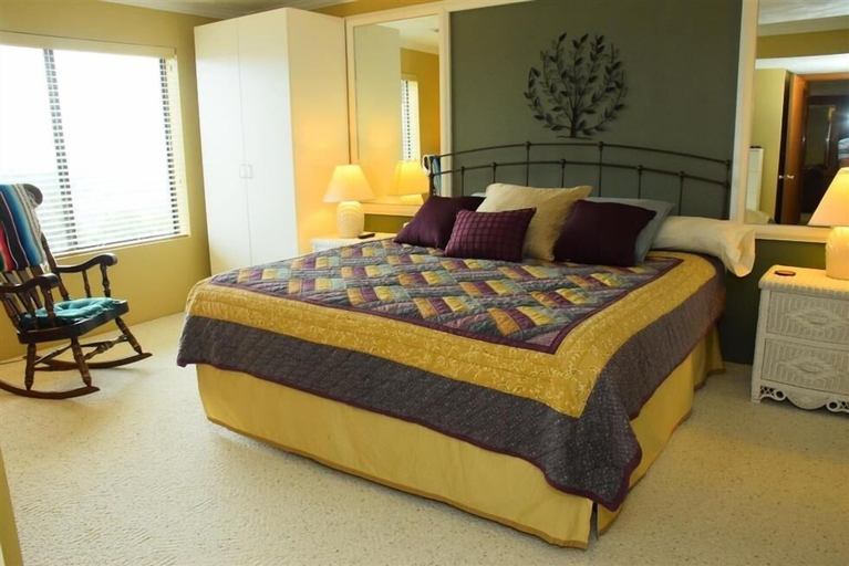 Bedroom 3, Seven Springs 3 BR Condo, Mountain Views! by RedAwning, Somerset