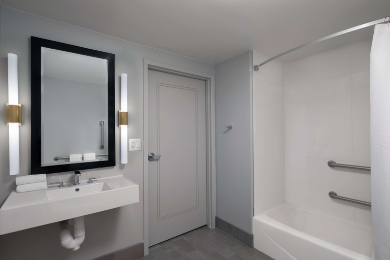 Bathroom 4, The Starling Atlanta Midtown, Curio Collection by Hilton, Atlanta
