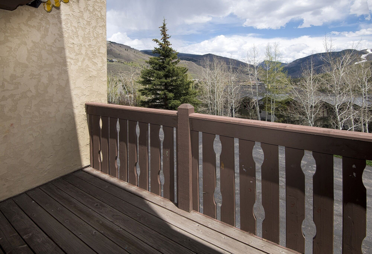 Balcony, Eiger 9 3 Bedroom Condo by RedAwning, Eagle
