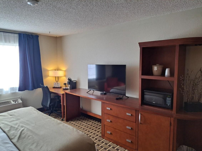 Bedroom 3, Crossroads Hotel, Aitkin